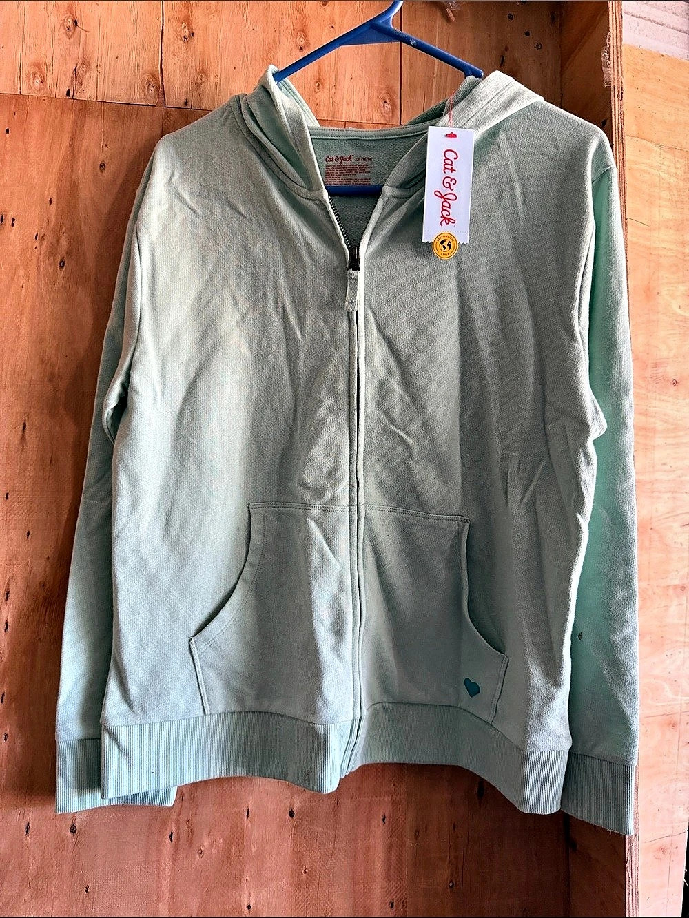 Cat & Jack Sage Green Zip Hoodie Size XL (16/18) NWT
Not sure I believe it’s a j